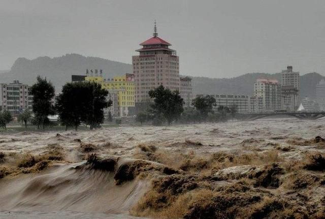 2020年的疫情和洪水(历年高考有无暴雨地震)图7