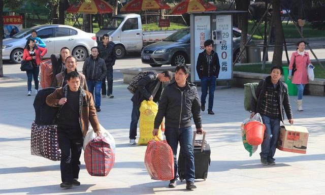 三千块招不来一个农民工却能招来一群大学生，事实真是这样吗图1