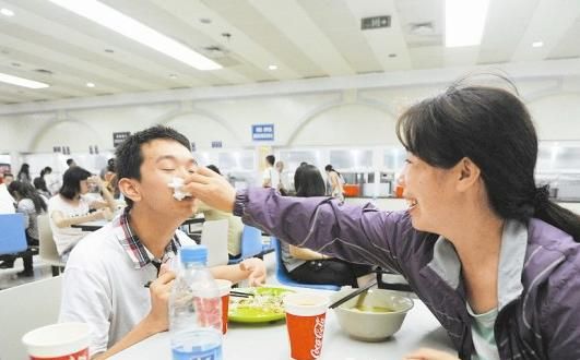 妈妈越坏孩子越优秀的霸气说说(妈妈越努力孩子越优秀)图2