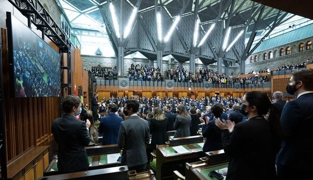 俄军进入乌首都抓泽连斯基吗(俄军对乌全境空袭后泽连斯基断电)图15