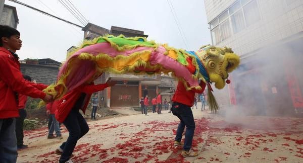 你的童年记忆中过年的趣事(您认为的春节趣事有哪些)图1