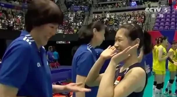 中国女排3-0日本女排，李盈莹替补，朱婷第三局连得4分逆转形势，如何评价本场比赛图9