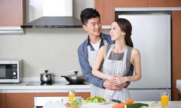 为什么有的男人总认为烧饭，洗衣带娃做家务都是女人应该的图2