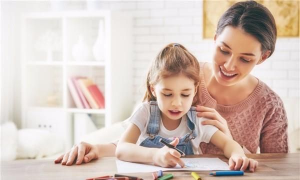 孩子上小学一年级，学校要补课，很多家长都报名了，你说我怎么办是报还是不报图1