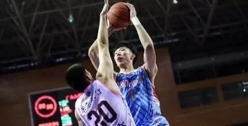 2+6+4VS35+5+3，为何周琦、赵睿回CBA就爆发是在国家队没拼还是CBA强度低图3