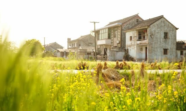 为什么很多农村人冬天宁愿住冷平房，也不愿意去城里住楼房图4