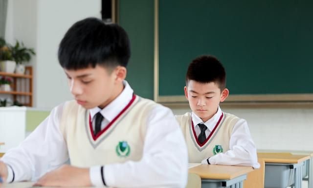 为什么微信同学群里，同学们越来越不爱说话是世故图2