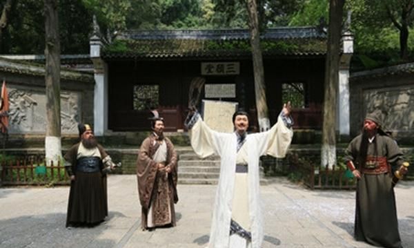 在《三国演义》中曹操、刘备，孙权三人，谁是最主要的人物图3