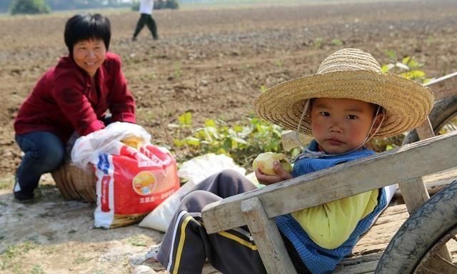 让农村的老人带小孩，利大还是弊大图5