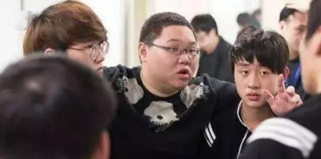 宁王小明探望PDD大聊RNG，被黑粉恶意攻击登上热搜，宁王愤怒回击这样做对图2