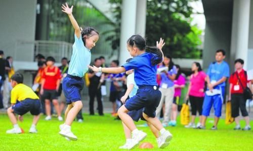 学校要统一交补课费，全班60人每人7元最后加一节课，合理图3