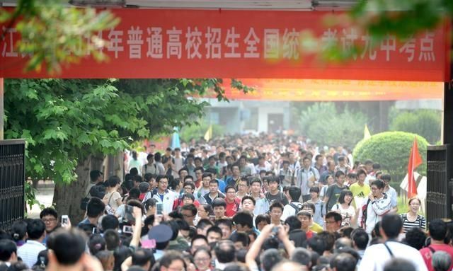 高考成绩陆续出炉，怎样安慰发挥不理想的学生呢图1