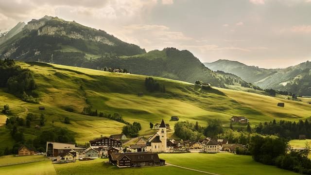 在山顶怎样拍摄山下面的风景最好看图1