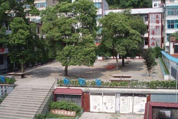 你上小学的时候没及格被老师打过手板图2