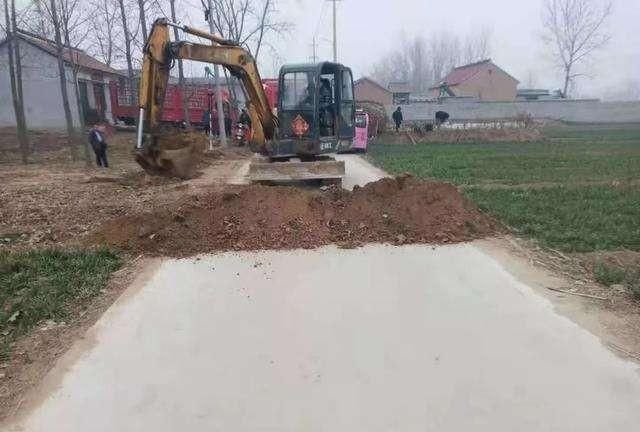 抗击肺炎有村庄堵住县道，小麦正施肥期间，无法运肥到地合法吗图4