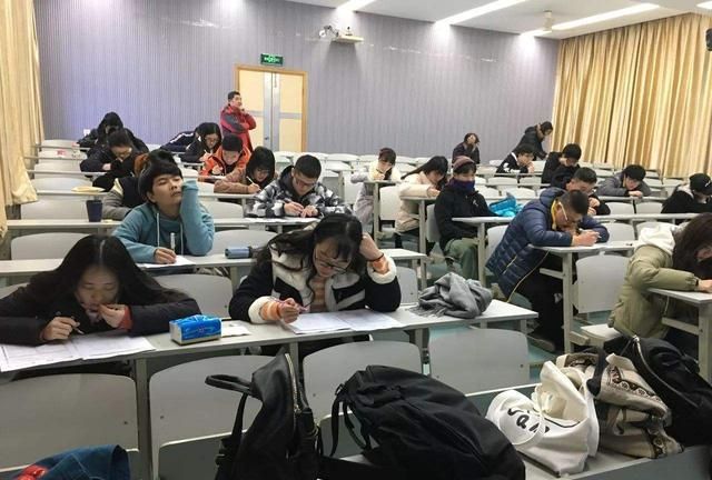 在英国小留学生接回国了吗图3