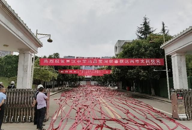 成绩低于三百八的高考生，是复读考大学好还是读专科或者打工好图4