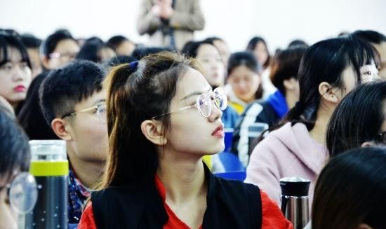 大学陆续发布开学通知了，在外地读书的湖北籍大学生怎么办也跟着一起开学吗图7