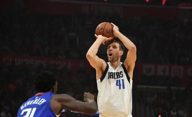 NBA快船对阵独行侠，怎么看待新秀东契奇独得32分、4个篮板、5个助攻和4个抢断图3