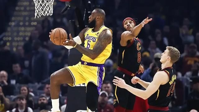 nba常规赛湖人对勇士104比127图11