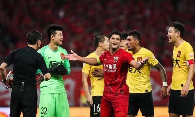 缺兵少将的广州恒大客场2-0拿下上海上港，他们靠什么赢球你怎么看图19