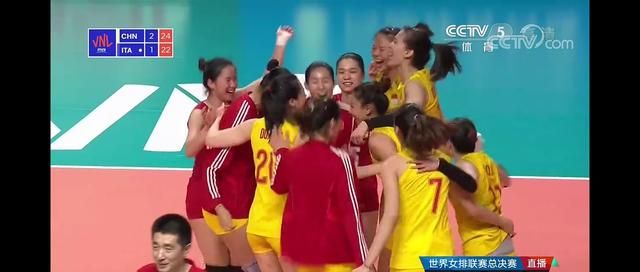 中国女排3:1干掉意大利晋级四强，如何评价这支二队阵容姑娘们的高光表现图4